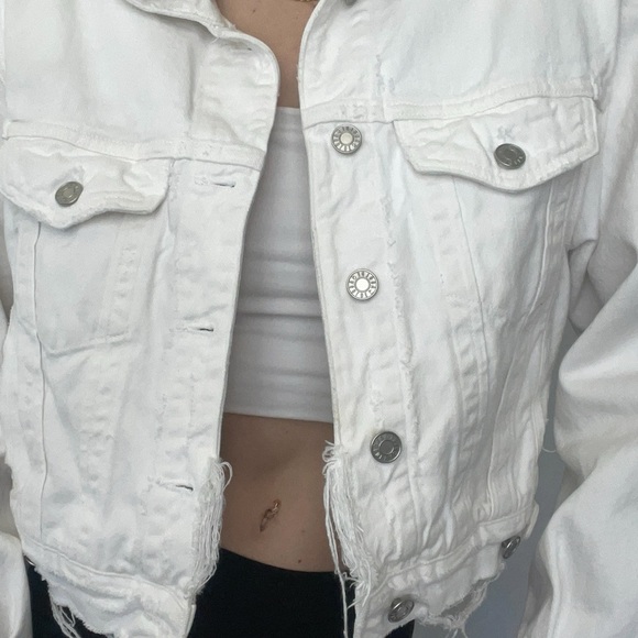 Stylish White Oversized Fit Denim Jacket - Picture 7 of 9